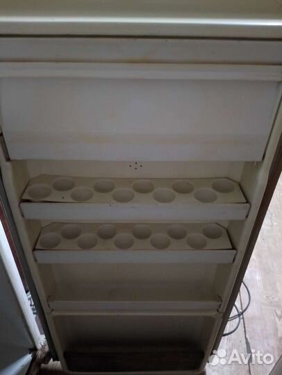 Холодильник бу Наст