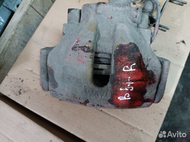 Передний правый суппорт Volkswagen Passat B5+