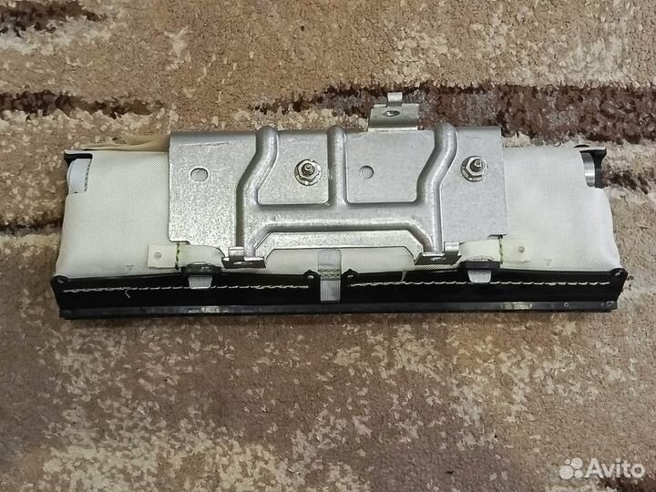 Новая подушка безопасности колен Skoda Octavia A8