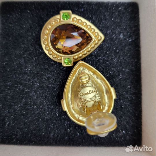 Клипсы с коньячным кристаллом Oscar de la renta