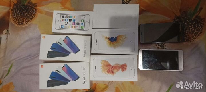 Коробка с телефонами