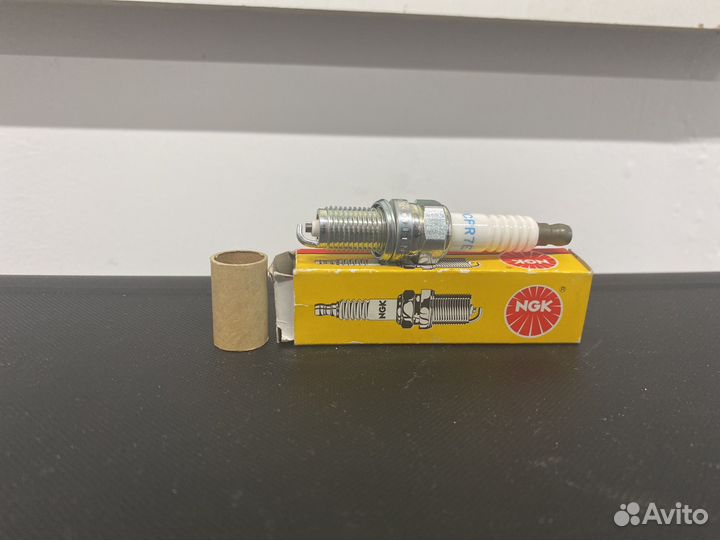 Свеча зажигания NGK dcpr7E