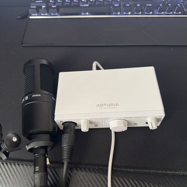 Комплект Arturia minifuse 1 и Микрофон AT2020