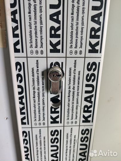 Дверь пластиковая входная новая