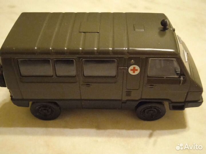 Модель автомобиля УАЗ 3972 м1/43