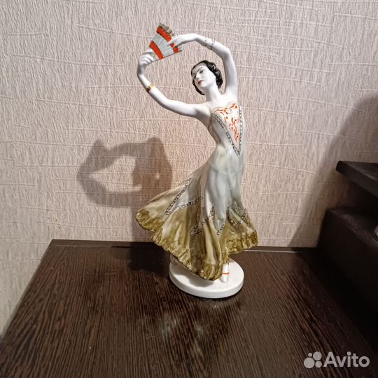 Болеро (Балерина с веером)лзфи