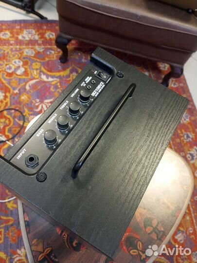 Басовый комбоусилитель