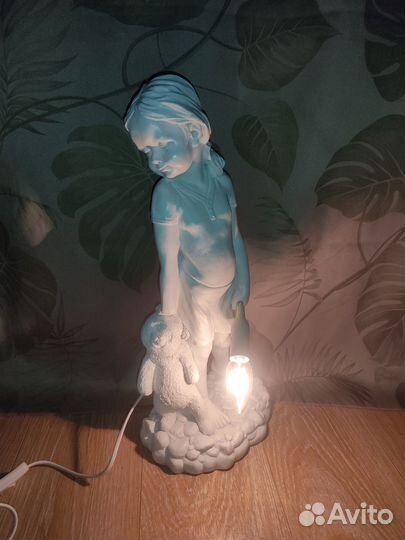 Статуэтка светильник из полиуретана высота 52 см
