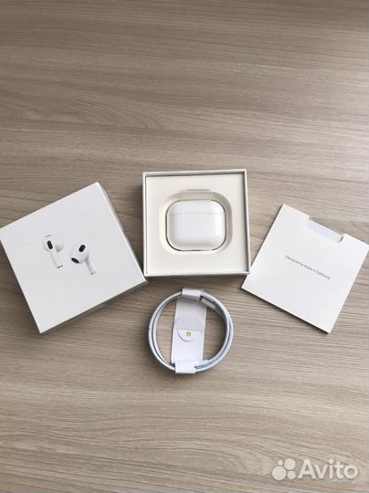 Нашникти Apple AirPods 3