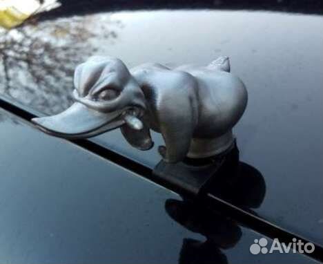 Злая утка на капот