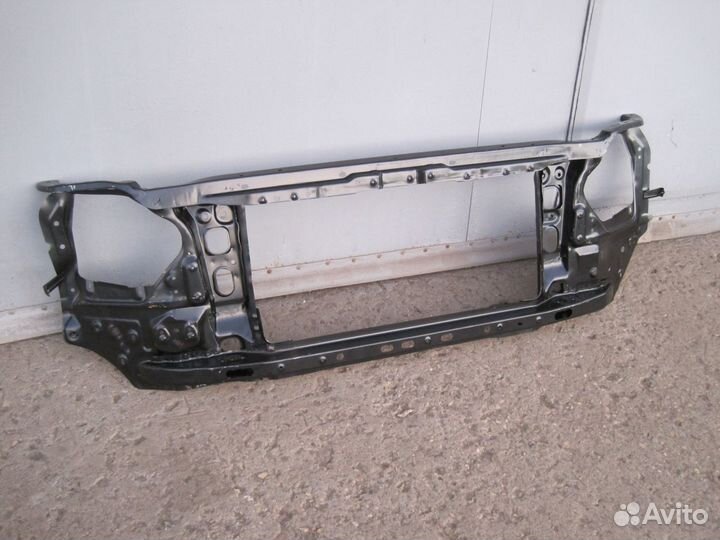 Передняя панель телевизор Toyota Land Cruiser 120