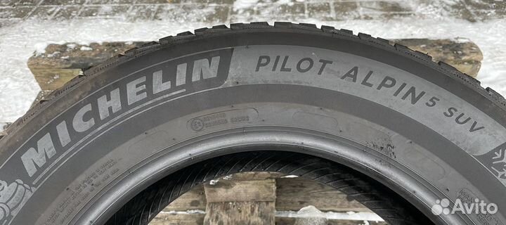 Michelin Pilot Alpin 5 SUV 235/65 R17