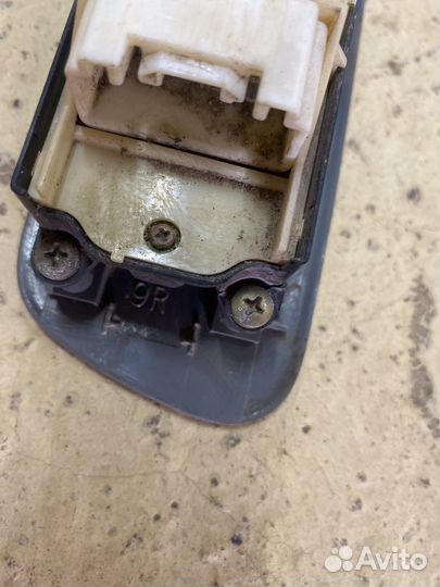 Блок упр. стеклоподъемниками Toyota Sienta NCP81