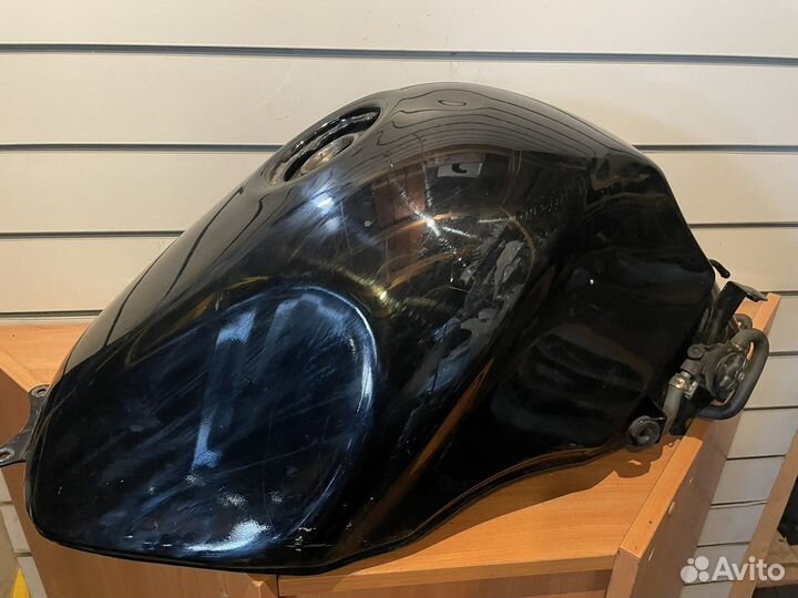 Бензобак Kawasaki ZZR 400-2 1993 год N143