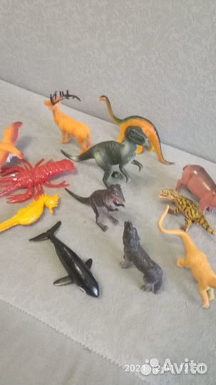 Фигурки животных и динозавров за шт