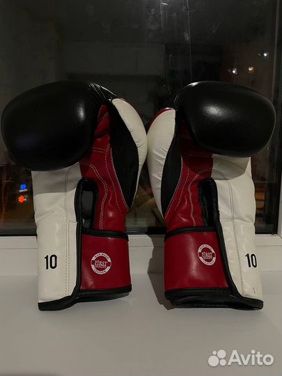 Боксерские перчатки