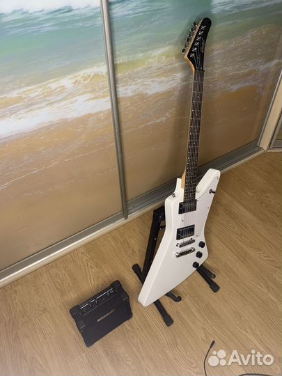 Комплект Электрогитара Explorer + Комбоусилитель