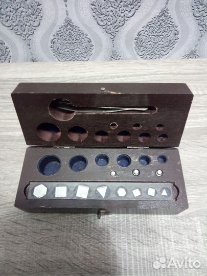 Гири. Разновесы. Полный наборДерево. Синий бархат