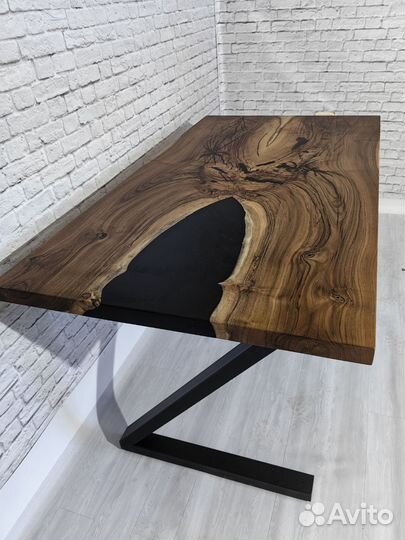 Кухонный стол