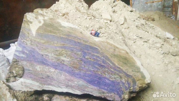 Камень чароит