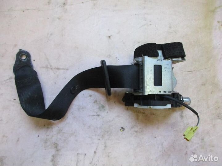 Ремень безопасности задний правый w204 C-class