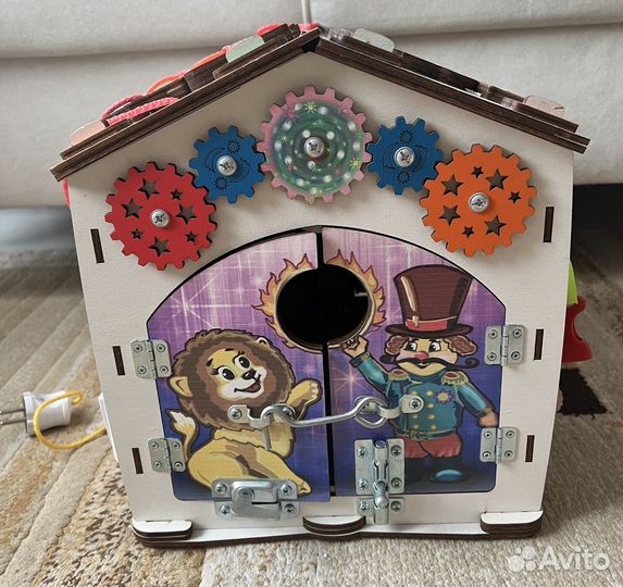 Бизиборд домик