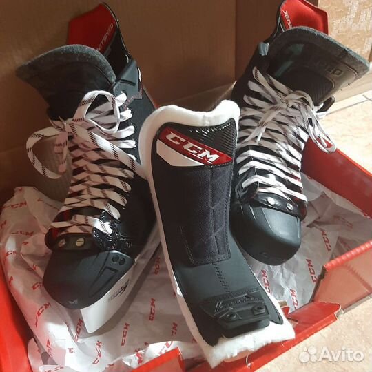 Коньки хоккейные