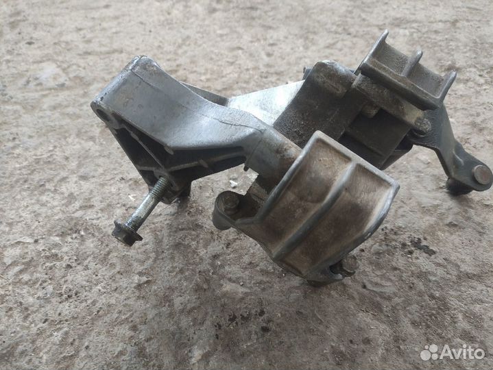 Кронштейн МКПП Opel Vectra B