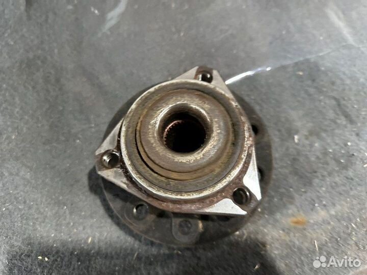 Ступица передняя Opel Astra H Z16XER 2010