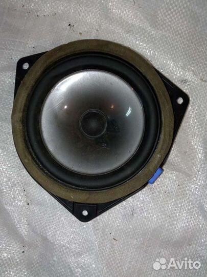 Nissan Navara динамики в дверь