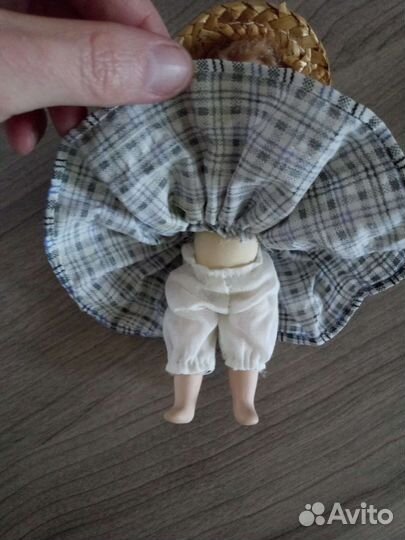 Кукла фарфоровая