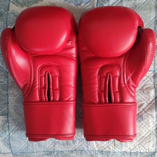 Шлем и перчатки для кикбоксина 10 oz clinch