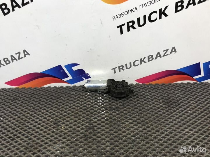 16877303 Моторчик стеклоподъемника правый