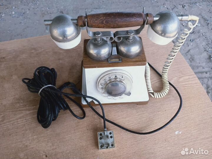 Старинный телефон (реалитет)
