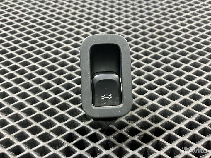 Кнопка открытия багажника Audi A7 4G 2010
