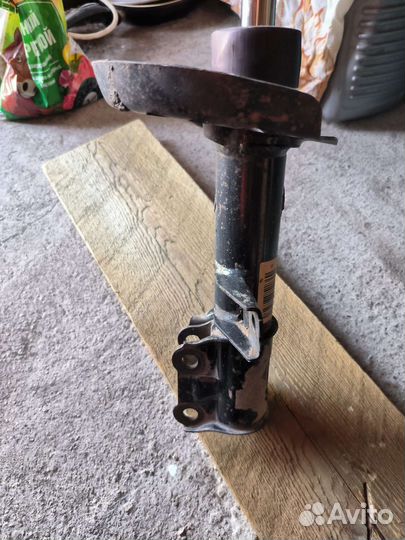 Левая оригинальная стойка kia ceed ed fl 2010-2012