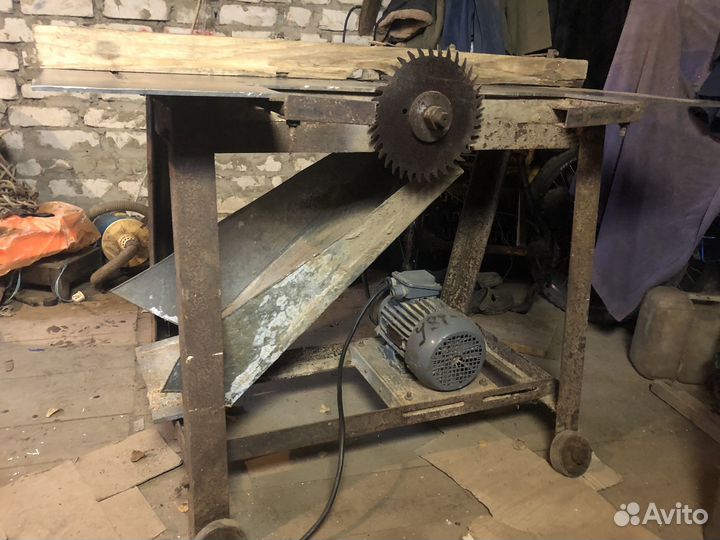 Деревообрабатывающий станок