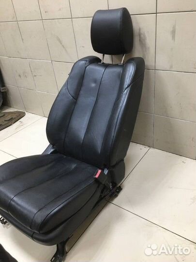 Сиденье переднее правое кожаное Mazda CX-7
