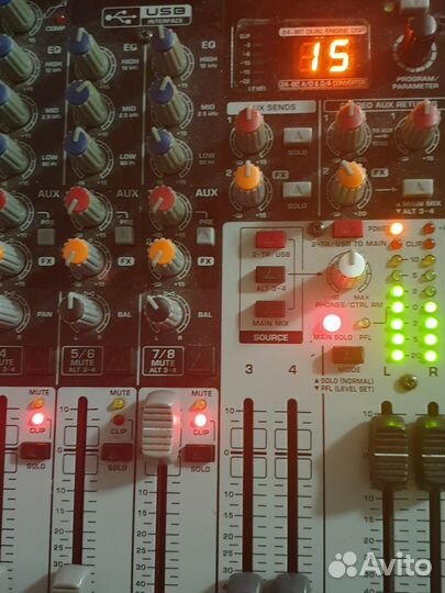 Микшерный пульт behringer X1204USB