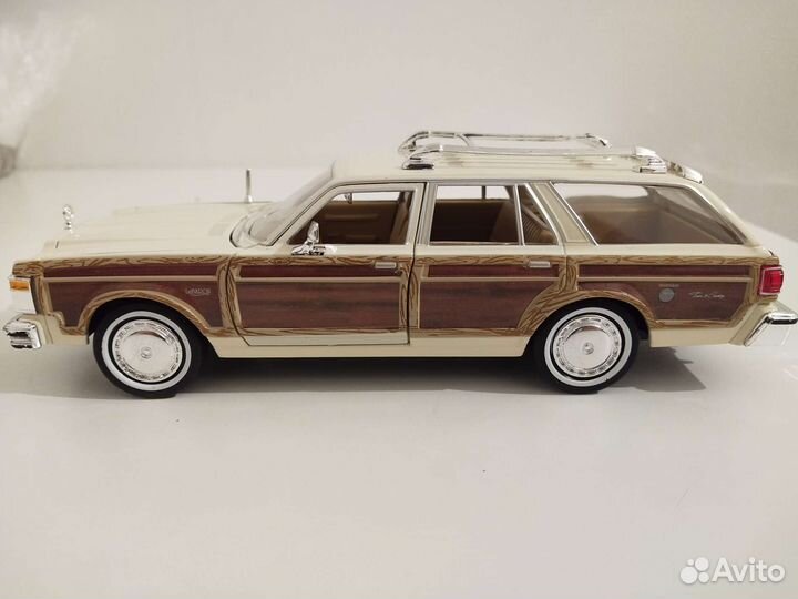 Модель 1:24, новая, Крайслер