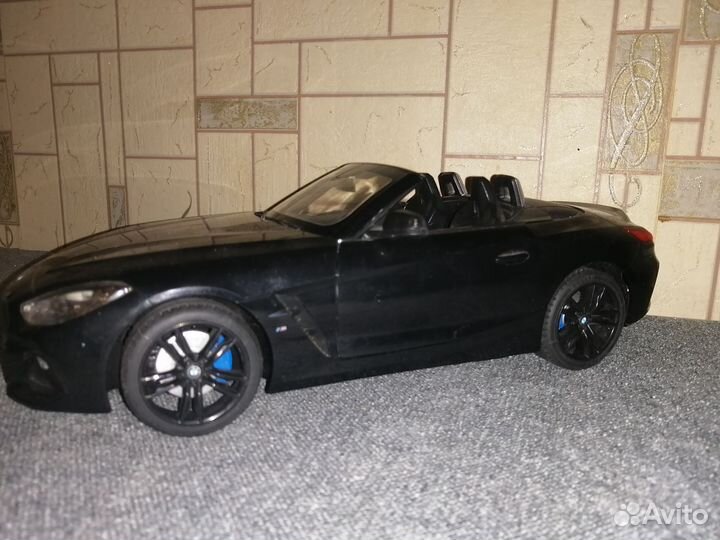 Модель BMW Z4 Roadsrer 1/14