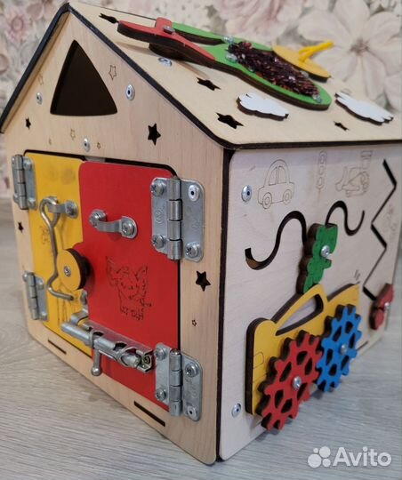 Бизиборд домик