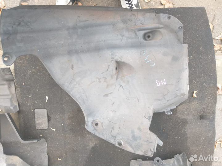 Подкрылок передний на Мерседес E-class 211