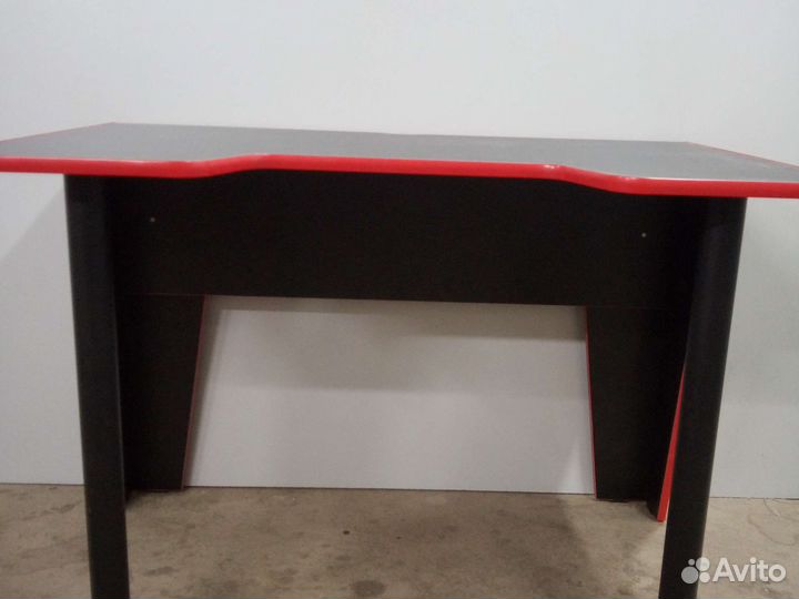 Компьютерный стол новый