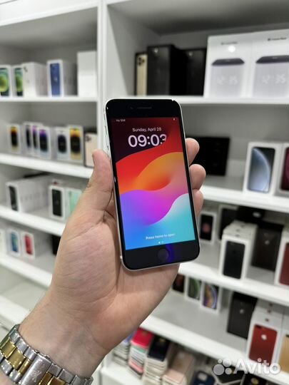 iPhone SE, 64 ГБ