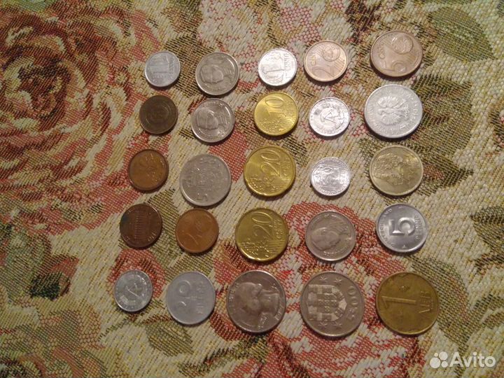 25 монет разных стран одним лотом