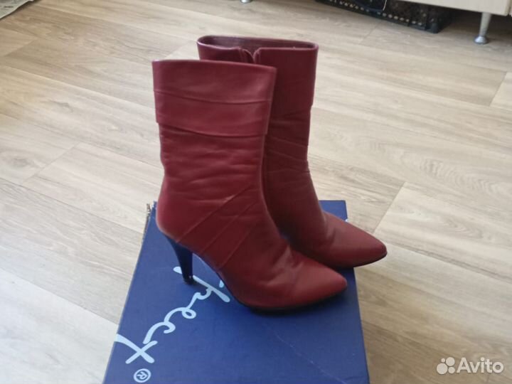 Сапожки женские