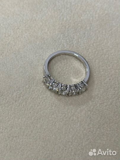 Золотое кольцо с бриллиантами дорожка