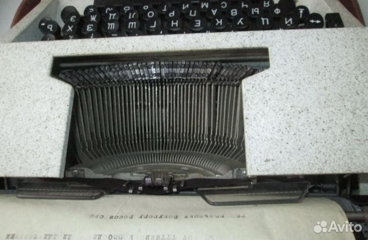 Пишущая печатная машинка 