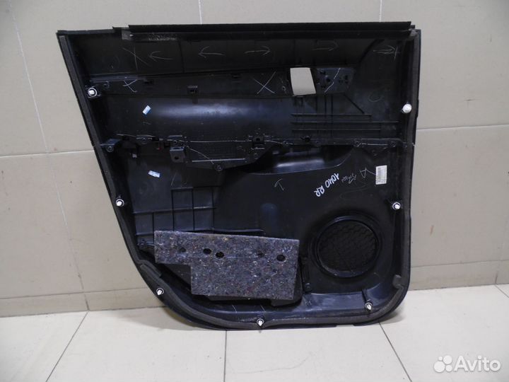 Обшивка двери задней правой Hi Lux 2015